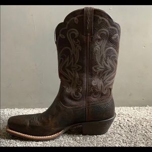NWOT: Ariat Cowboy boots